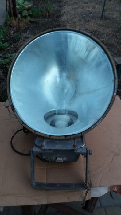 Прожектор укомплектованый кабелем