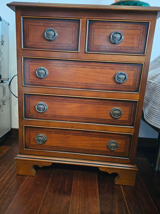 2 Mesas de cabeceira