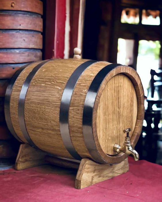Бочки  дубовые бочка дубовая для алкоголя вина виски коняка самогона