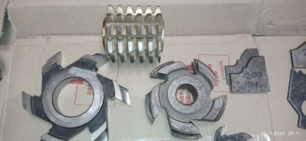 Продам фрезу по дереву.