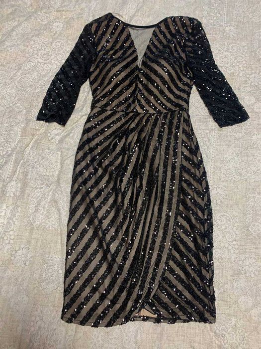 Жіноче облягаюче вечірнє плаття