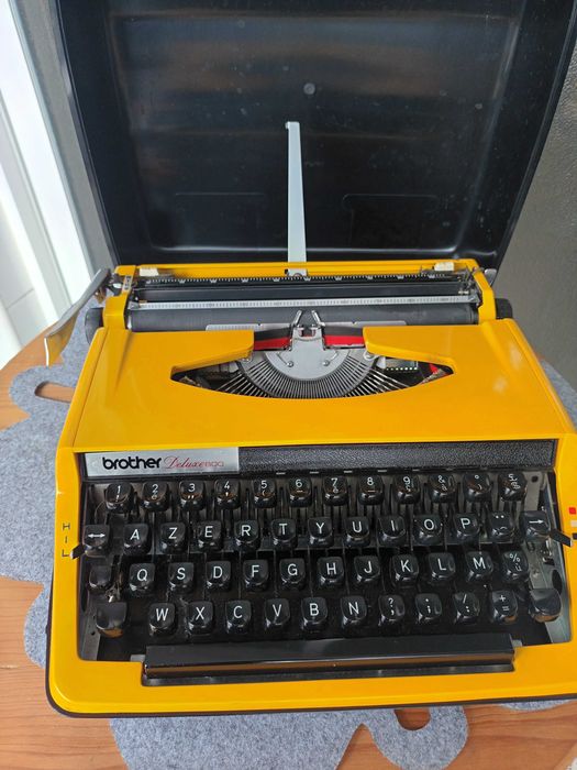 Máquina de escrever Brother Deluxe 800