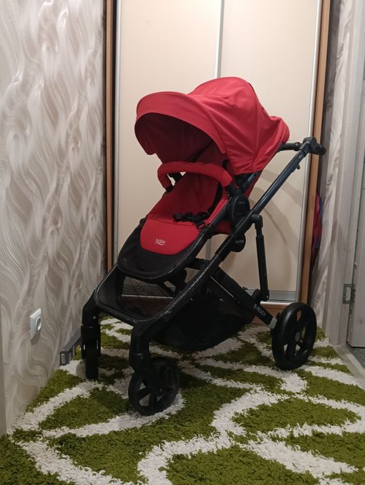 ПРОДАМ
Коляска Britax B-READY
Червоного кольору 
Стан:
Всі механізми працюють, гальма тримають,ручка регулюється.
П'ятиточков