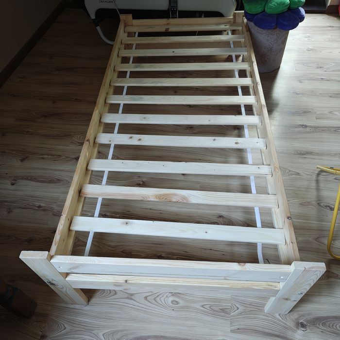 Łóżko drewniane 200/90 cm bez materaca