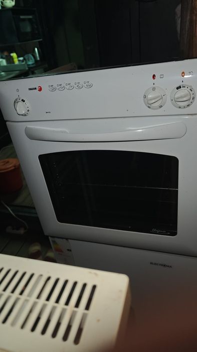 Vendo forno elétrico e frigorífico