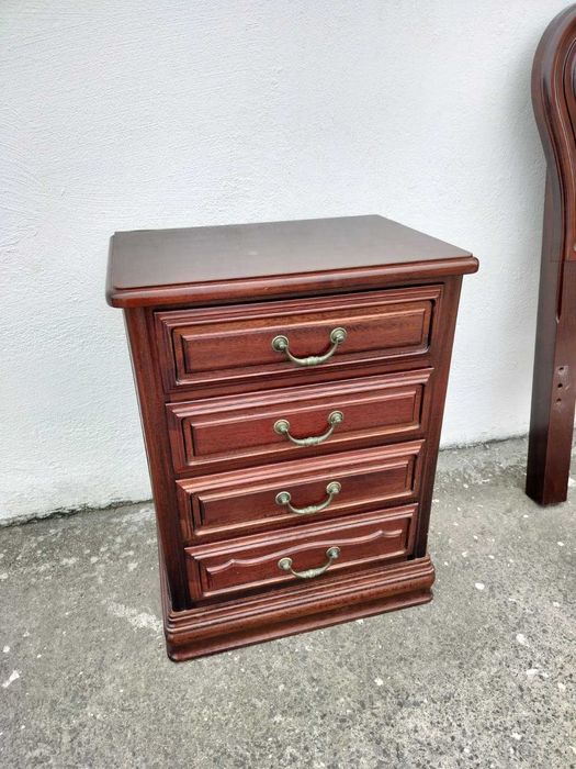 Cama de Solteiro + Colchão + Mesa de Cabeceira