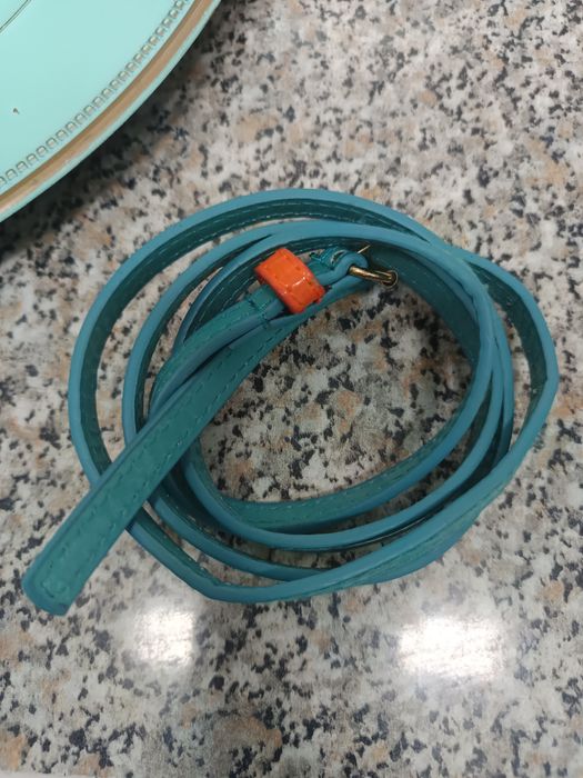 Vendo cinto verde escuro para mulher bom esto