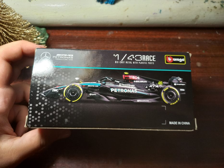 Колекційний болід ф1 (ком. Мерседес) W15