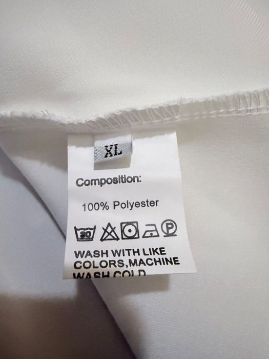 Жіноче біле плаття