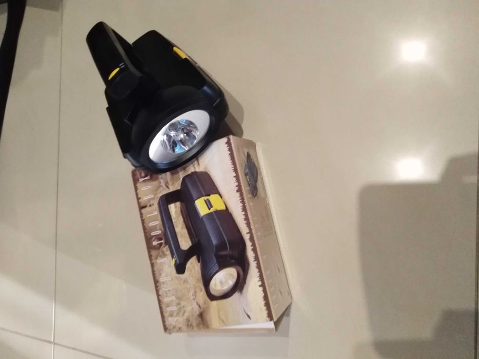 zestaw naprawczy z latarką