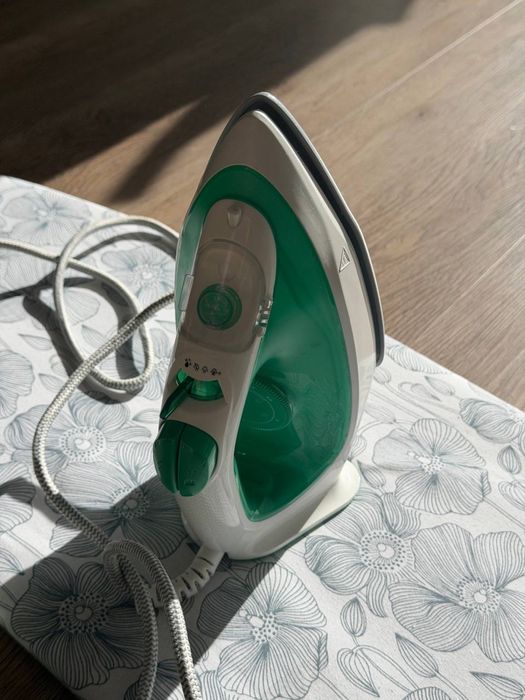 Ferro de engomar Iron Braun + tabua de engomar