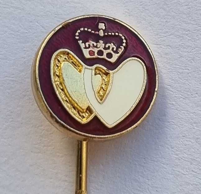 Англійські значки для колекціонерів.