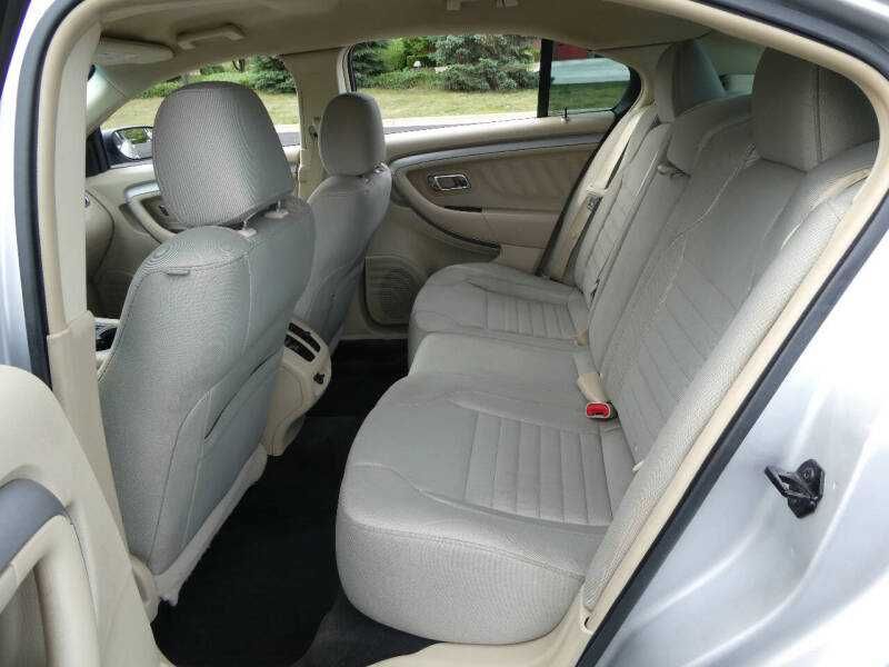 2017 Ford Taurus SE
