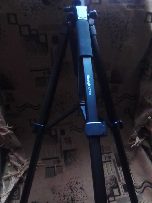 Продам универсальный штатив.