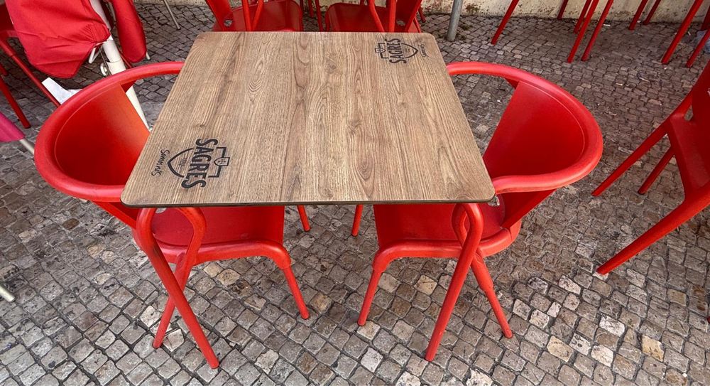Mesas e cadeiras de esplanada