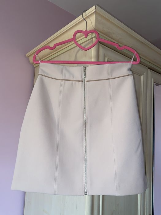 Пудрова спідниця із блискавкою спереду, ідеальний стан