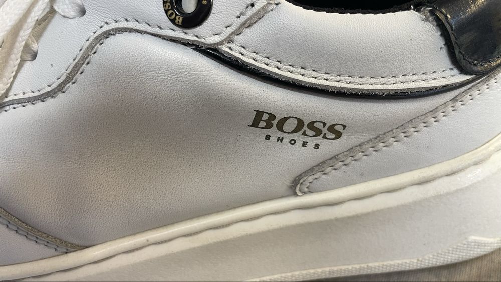 Sapatilhas BOSS com uso normal.