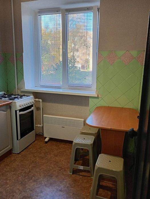 1 к квартира 1 поверх  вул.Грушевського 87