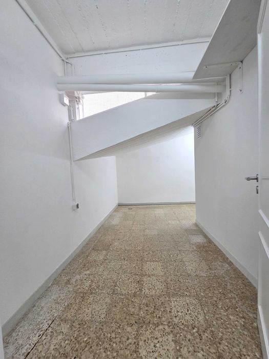 Alugo Espaço Comercial/ Armazém Sesimbra Vila