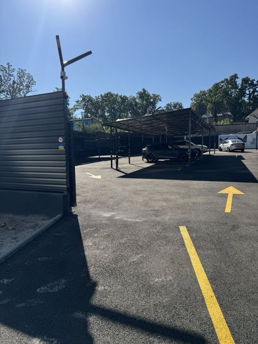 Паркомісце з накриттям