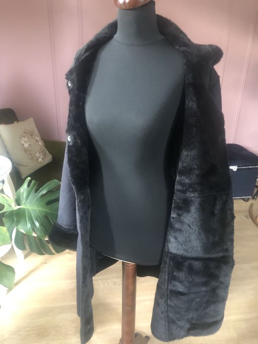 Kożuszek eco damski Wallis 42 czarny  , płaszczyk na guziki kieszenie.