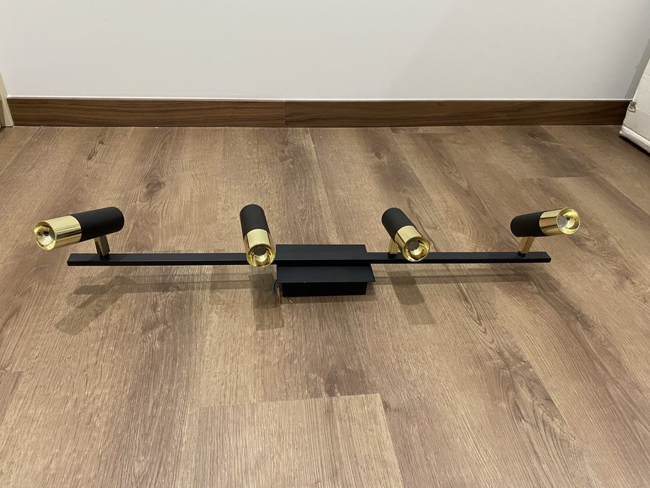 Candeeiro preto e dourado