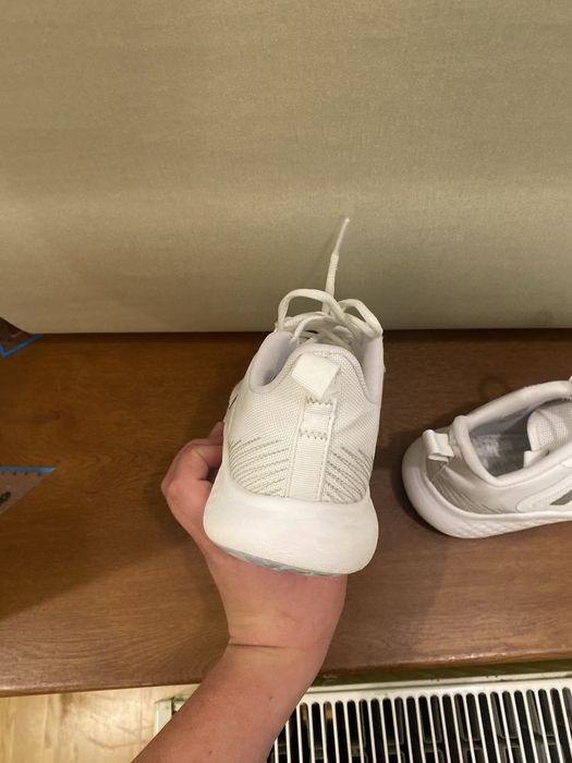 Кросівки Adidas v