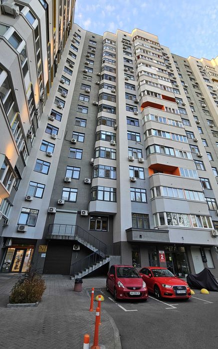 Просп.Берестейский,71-А. Квартира 66,3кв.м. в сучасному будинку поруч з метро!