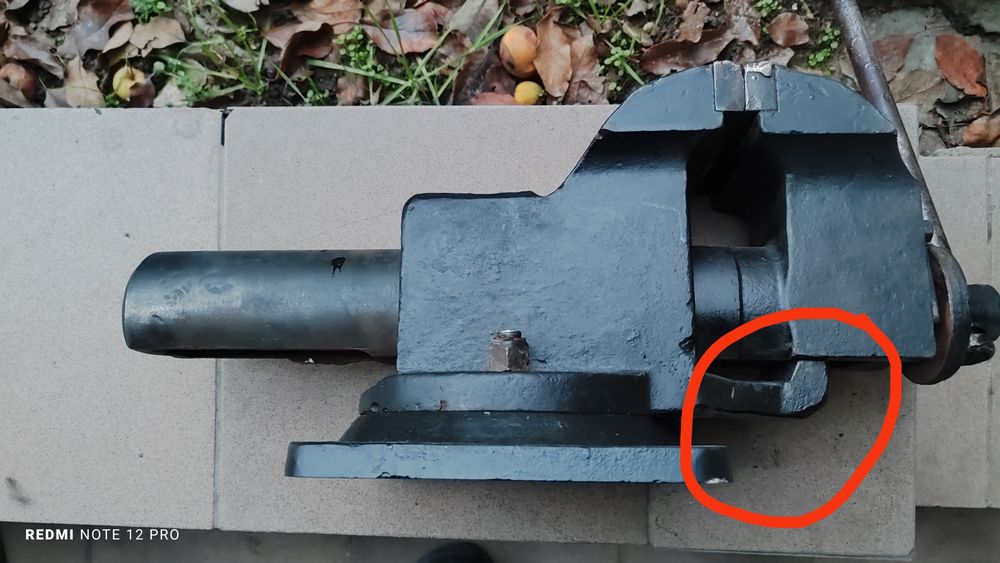 Тиски слесарные поворотные  125 мм в отличном состоянии,