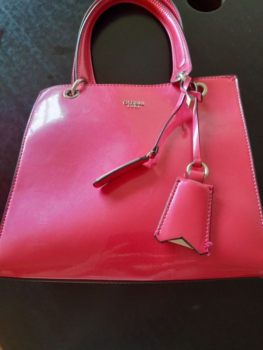 Mala Guess vermelha