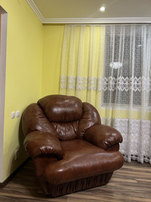 Крісло шкіряне хороше