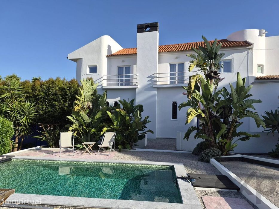 Excecional Moradia com Piscina e Anexo - Charneca da Caparica