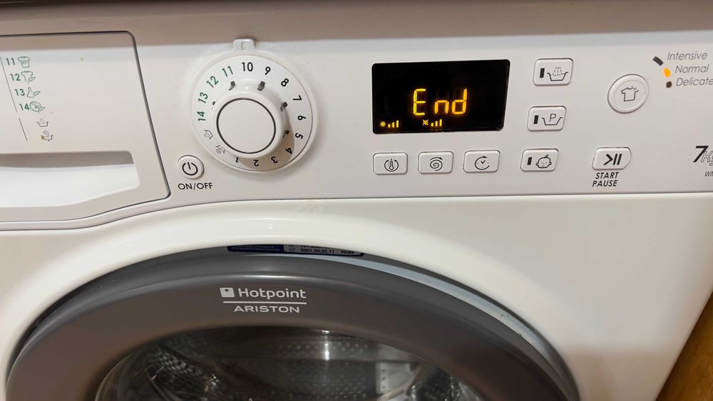 Máquina de lavar roupa Hotpoint Ariston WMG 722B EU