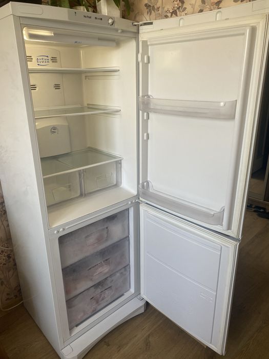 Холодильник Indesit No Frost