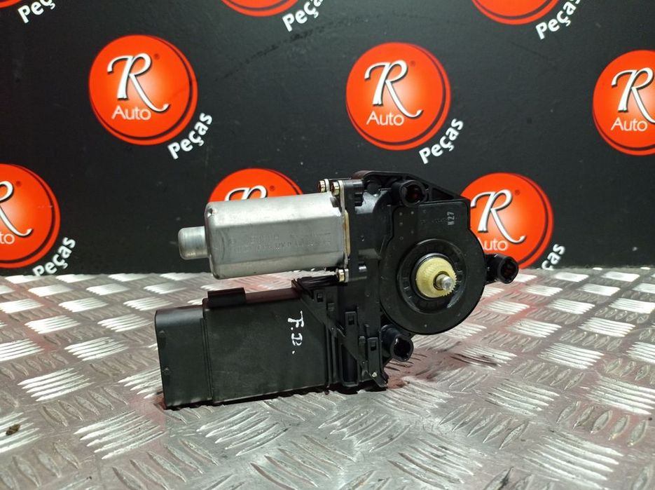 Motor Do Elevador Porta F.D Volkswagen Golf Iv (1J1)