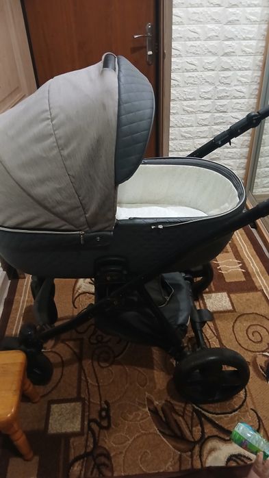Продам коляску 2 в 1