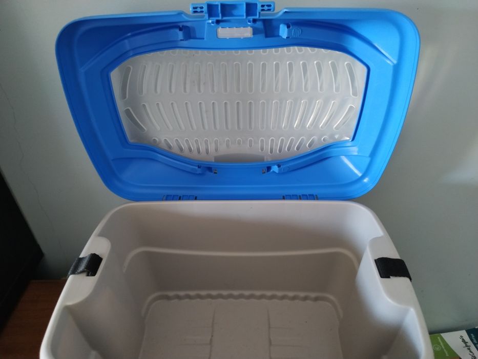 Caixa de transporte de animais de pequeno porte.