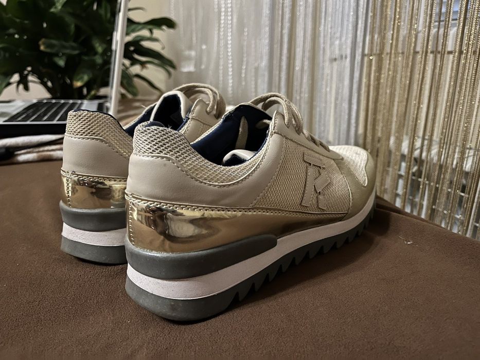 Кроссовки Золотистые