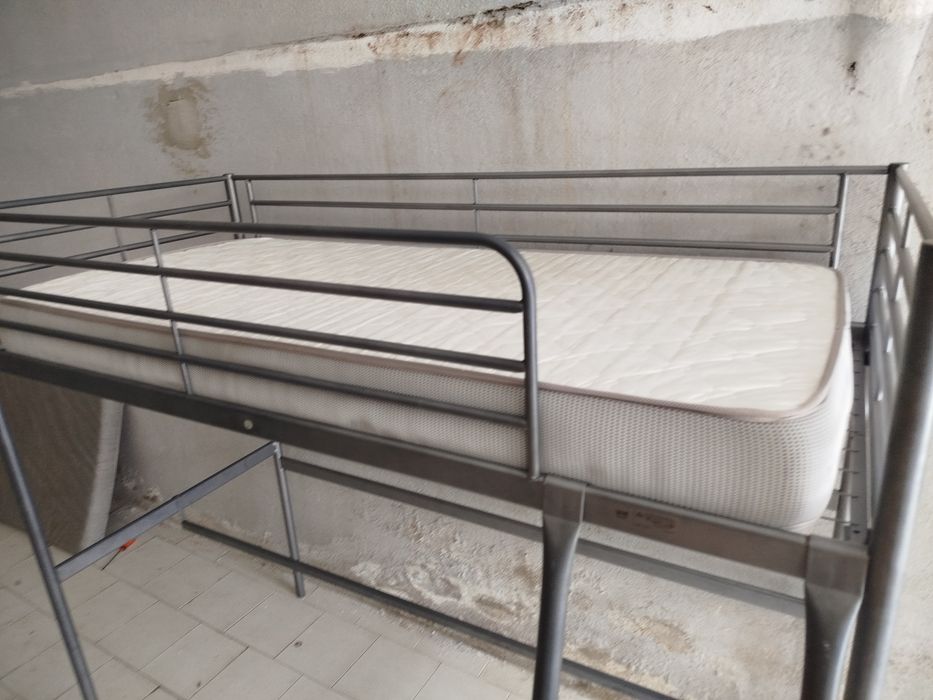 Beliche em ferro  com 2 colchões