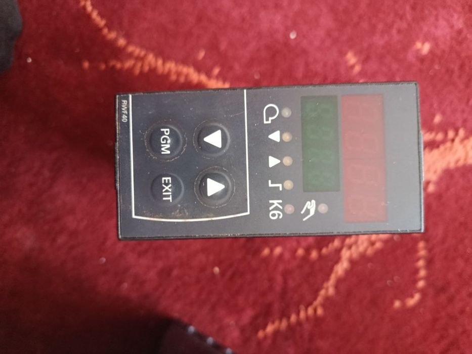 NEW SIEMENS RWF40.000A97 Universal Controller