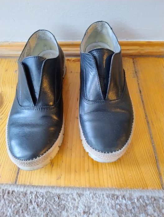 Sprzedam buty damskie skórzane 39