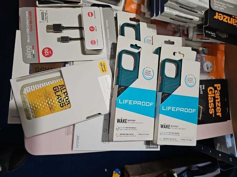 Paczka 50 szt. Markowe akcesoria GSM do iPhone, Huawei, Samsung, Sony.