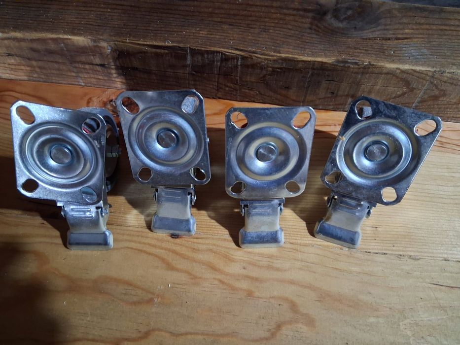 Rodas giratórias e travão