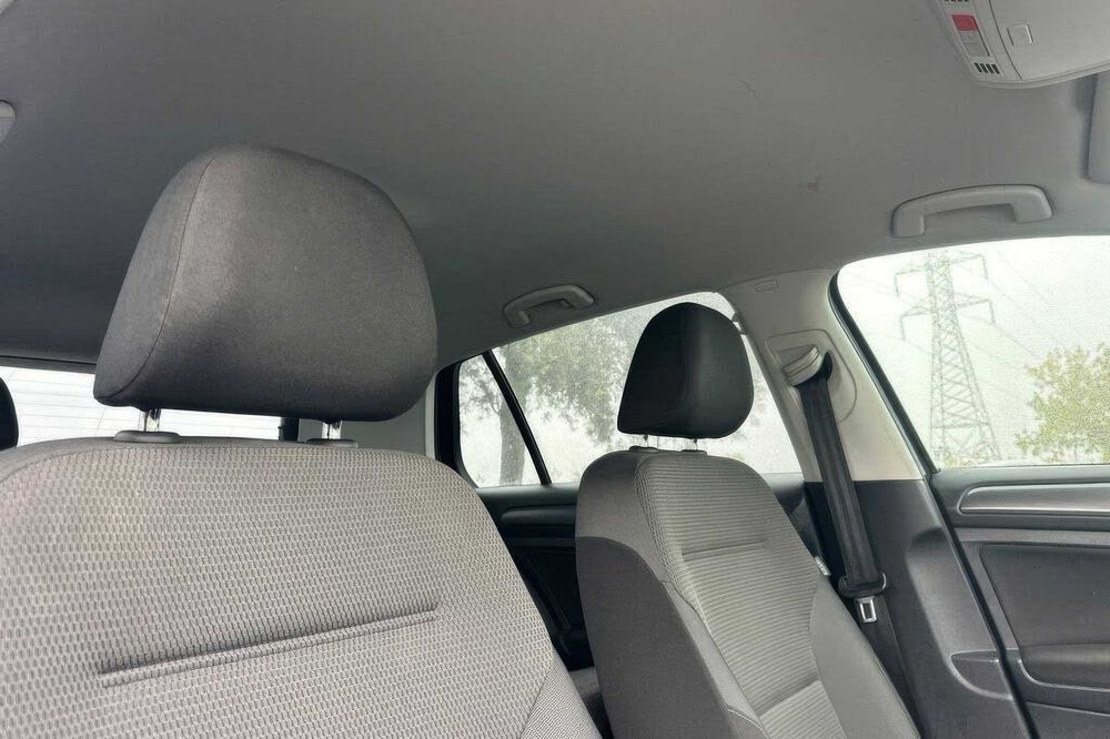 Volkswagen e-Golf      2019