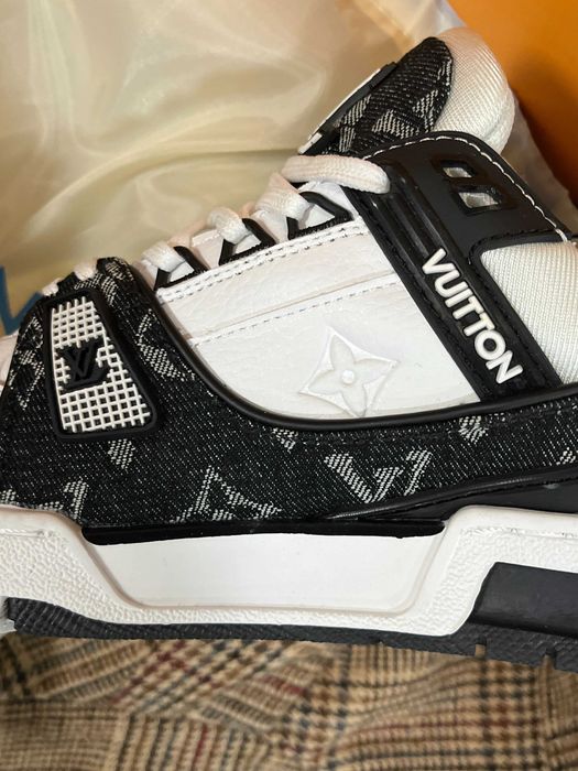 Louis Vuitton LV Trainer White Black EU 44