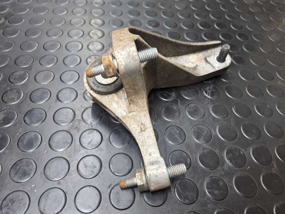 Mocowanie poduszki silnika Ford Kuga Mk1 8V41-6P093-BA