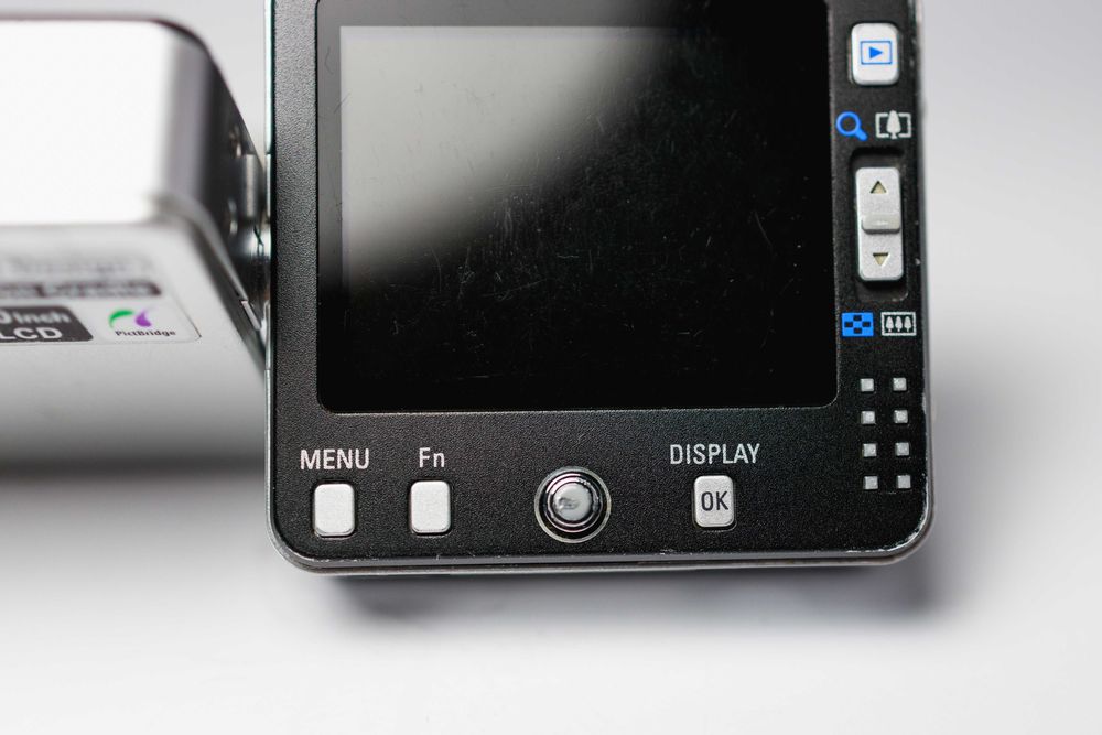 Pentax Optio X – Cyfrowy Kompakt z Obrotowym Body