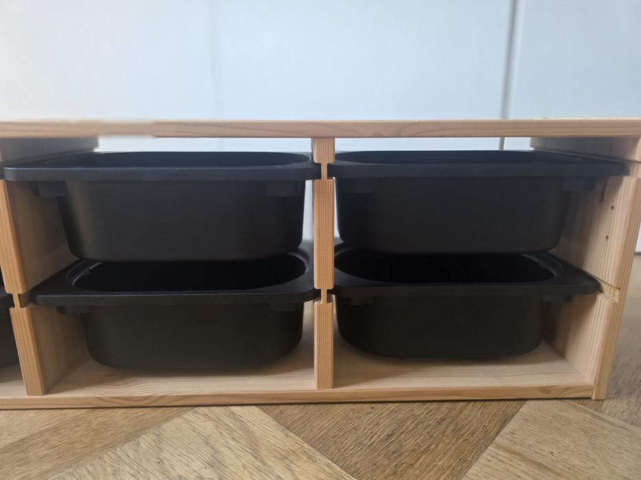 Szafka ścienna z pojemnikami Ikea Trofast