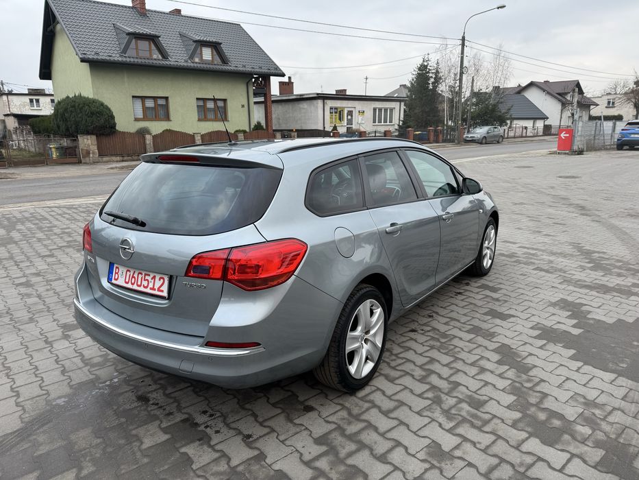 Opel Astra J Kombi  LIFT ! 1.4 Turbo Klima Alu PDC LED ! Serwis!
