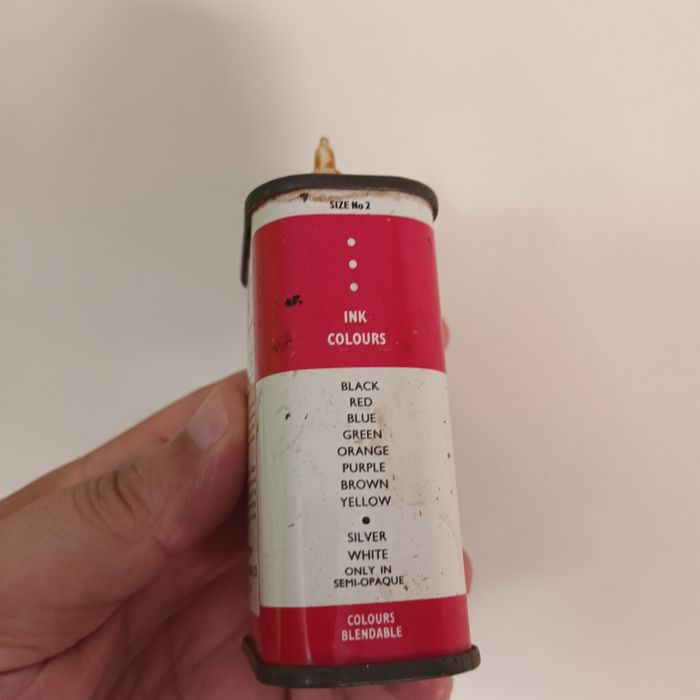 Rara lata vazia tinta para canetas